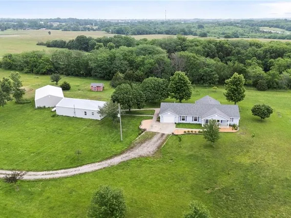 25549 Chieftain Rd, Lawrence, KS 66044