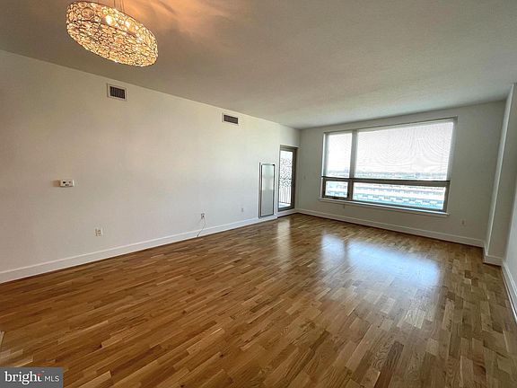 4th image of 717 S Chris Columbus Blvd #1404
