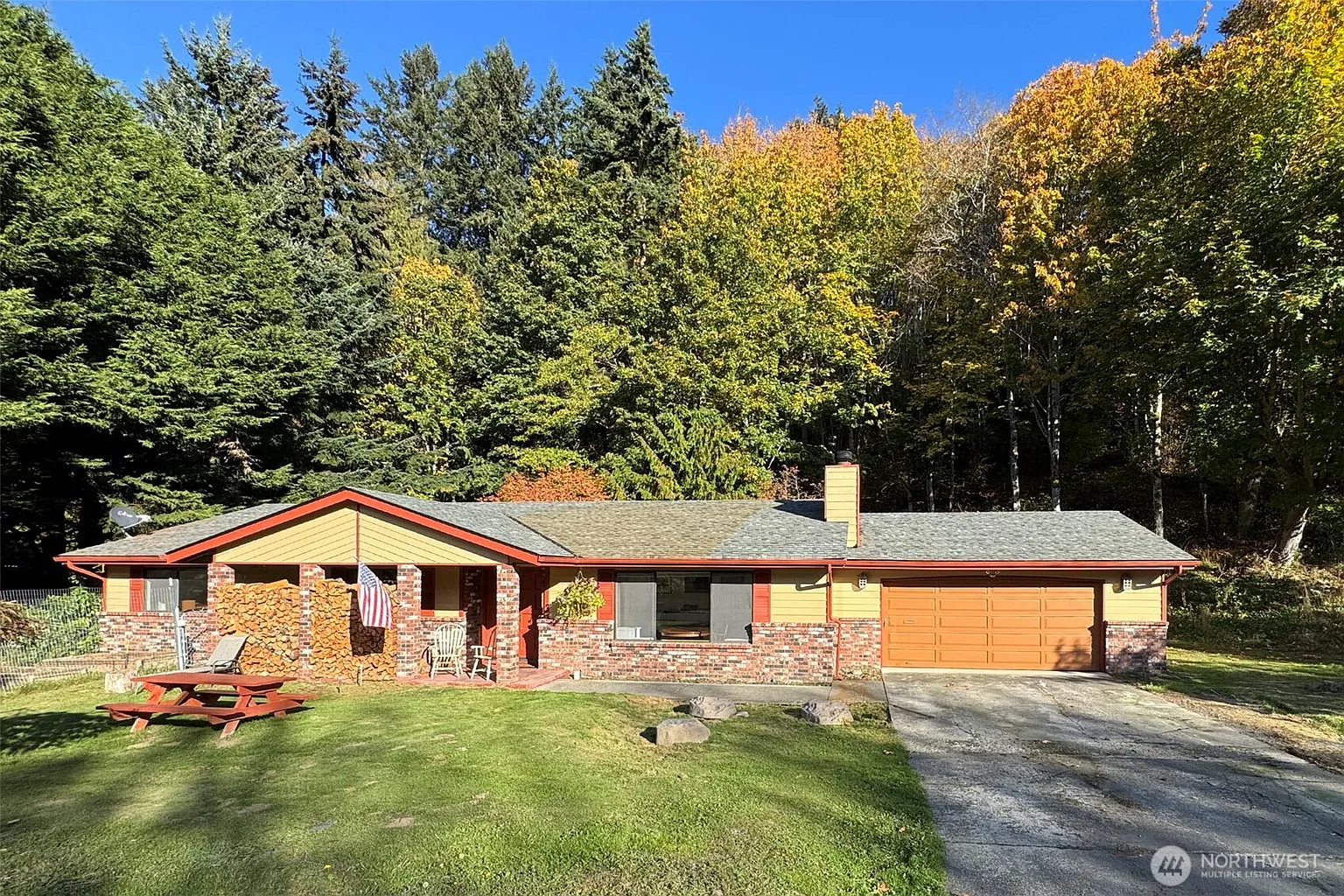 572 Strait View Drive photo 1