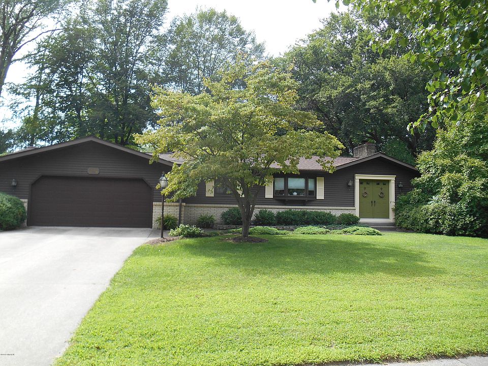 1st image of 832 Knollcrest Ave