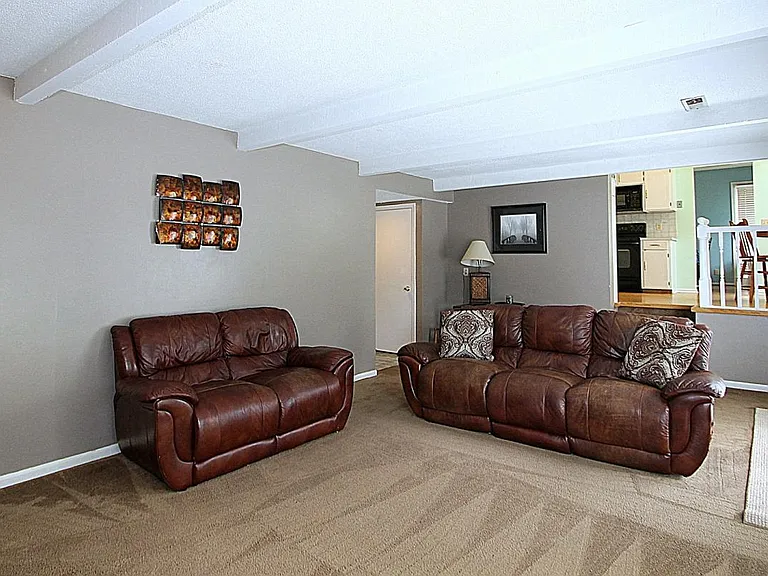 15211 Bemis St — Photo 5
