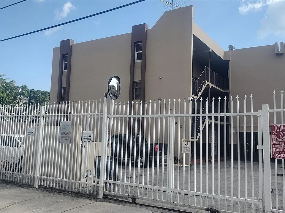 652 NW 3rd St #103