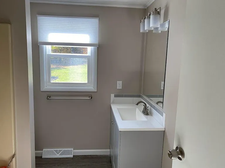 4751 William St — Photo 9