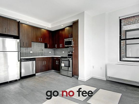 3rd image of 272 Manhattan Ave APT 6A