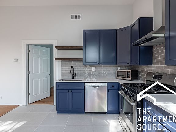 4th image of 646 N Damen Ave #2R