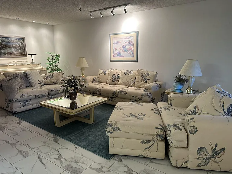 14606 Lucy Dr — Photo 2