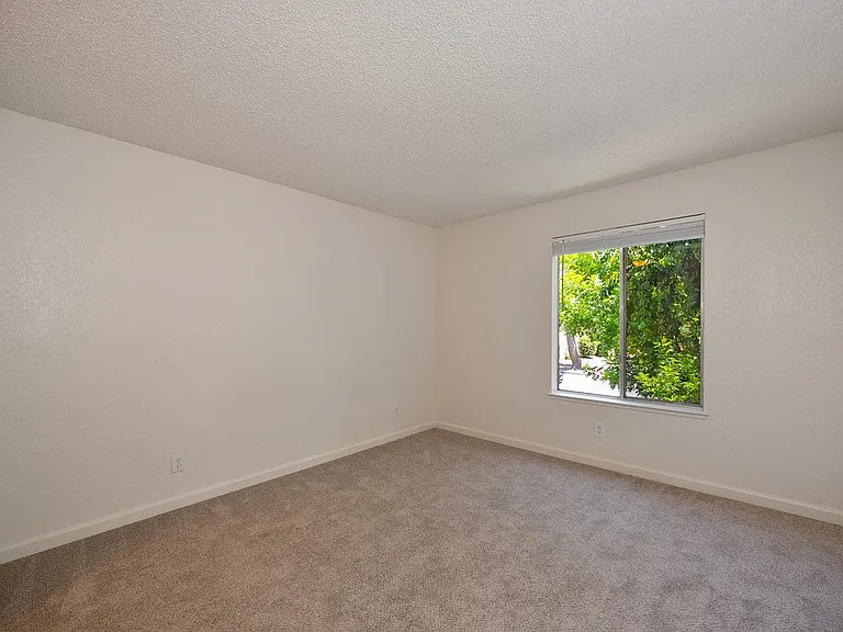 The Redwoods Apartments — Photo 24