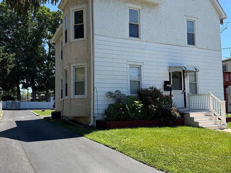 1629 Lincoln Ave #1 — Photo 1