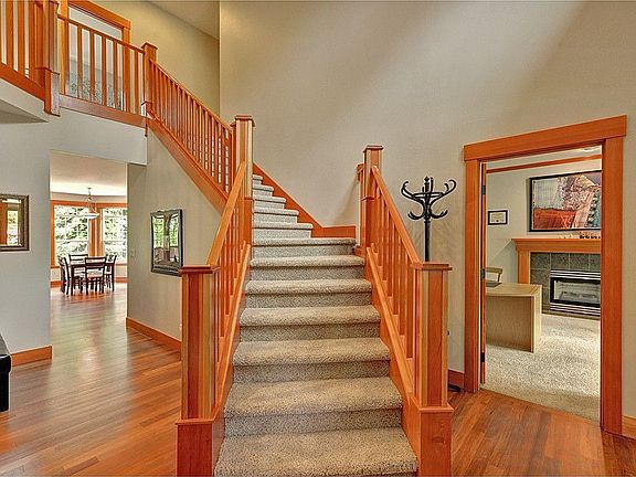 2nd image of 12600 NE Winter View Ln