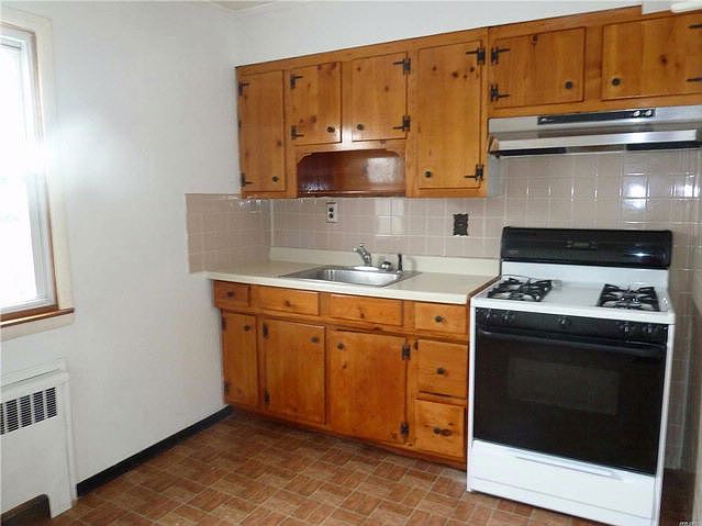2nd image of 441 E Park Ave