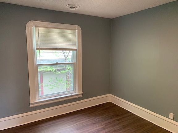 4th image of 3103 Queen Ave N