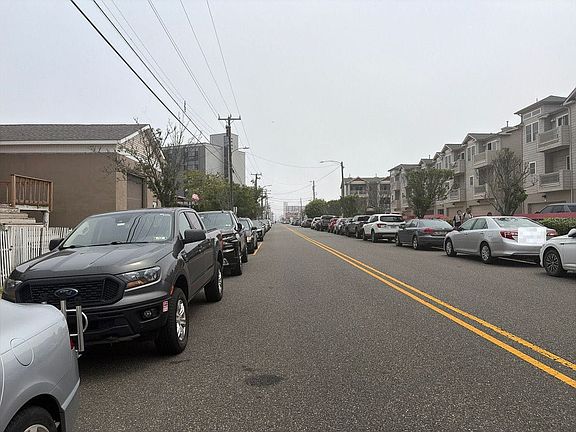 5th image of 223 W Oak Ave