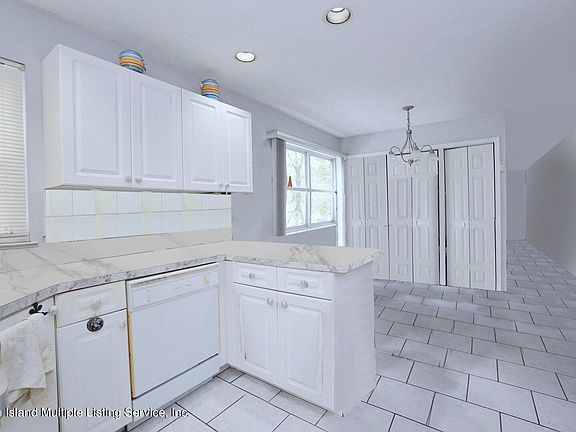 5th image of 102 Linwood Ave