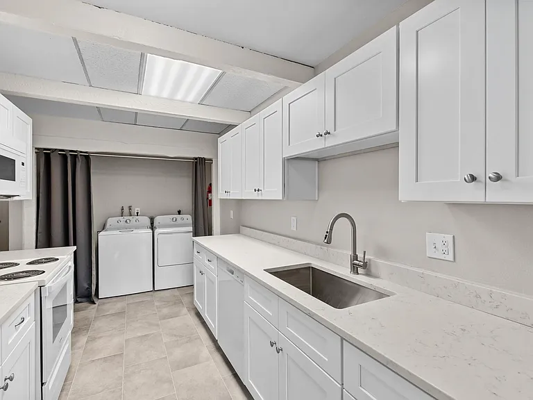 5261 Meade St — Photo 11