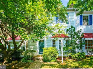 9816 Oakdale Woods Ct, Vienna, VA 22181