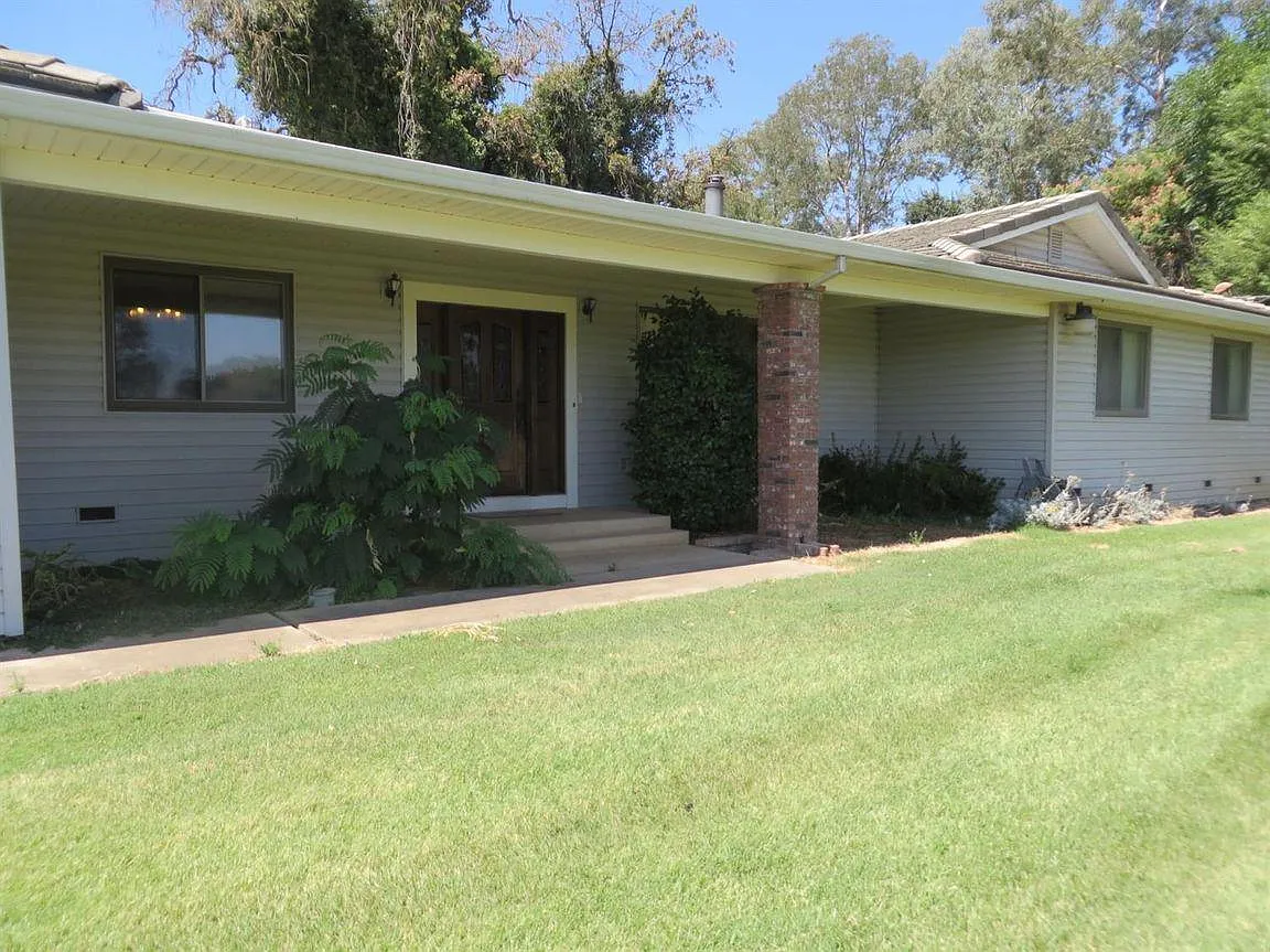 25753 N Tully Rd photo 1