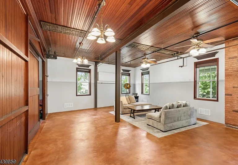 12 Forest Ave — Photo 7