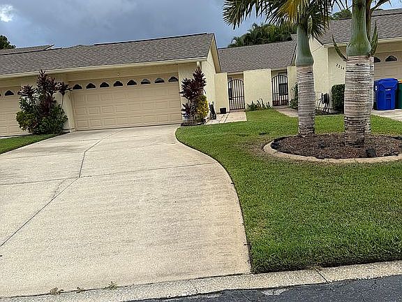 R. Side enclosed Courtyard