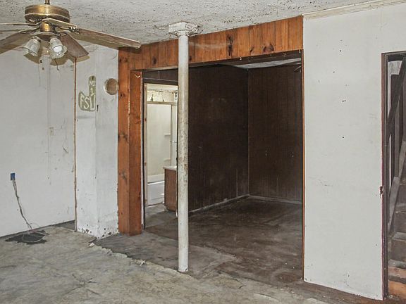 5th image of 231 Claire St
