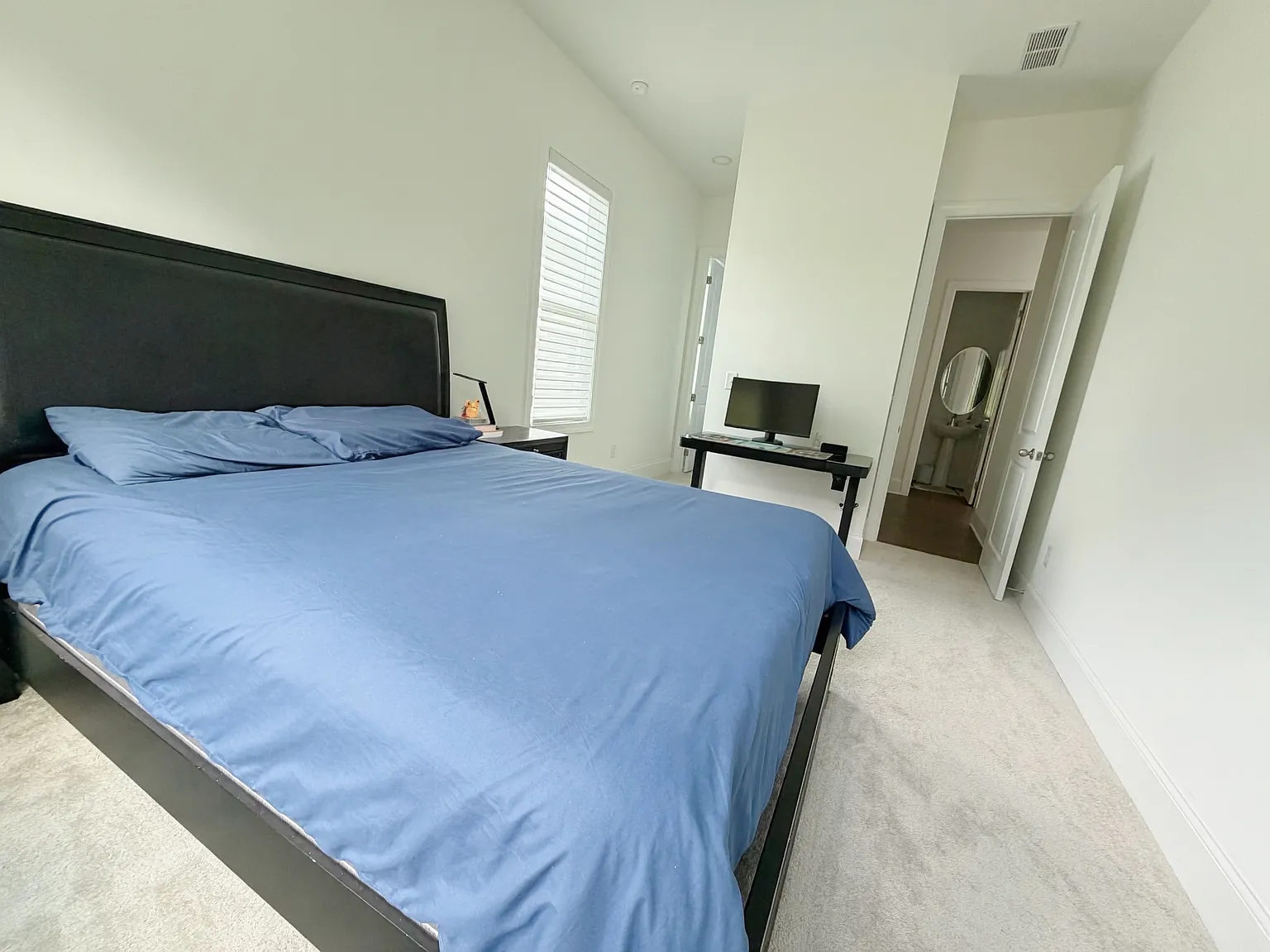 5 bed, 3550 sqft, $1,100 — Photo 3