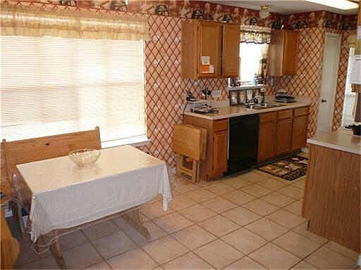 5th image of 1305 Bayou Glen Dr