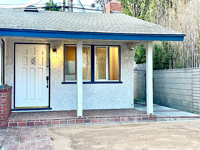 1045 Marvista Ave — Photo 3