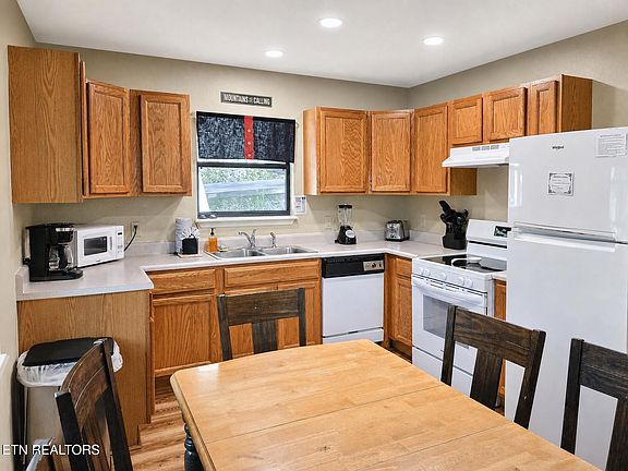 2nd image of 1805 Cherry View Ln