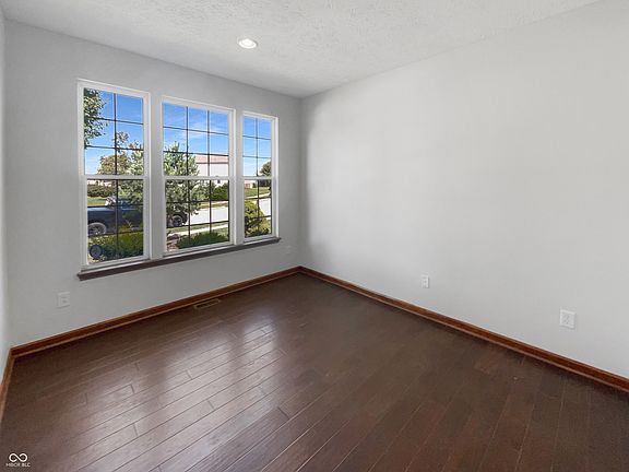 5th image of 2556 Greythorne Dr