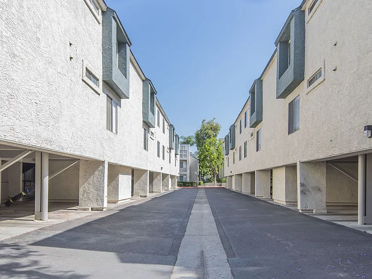 310 Jefferson Apartments — Photo 13