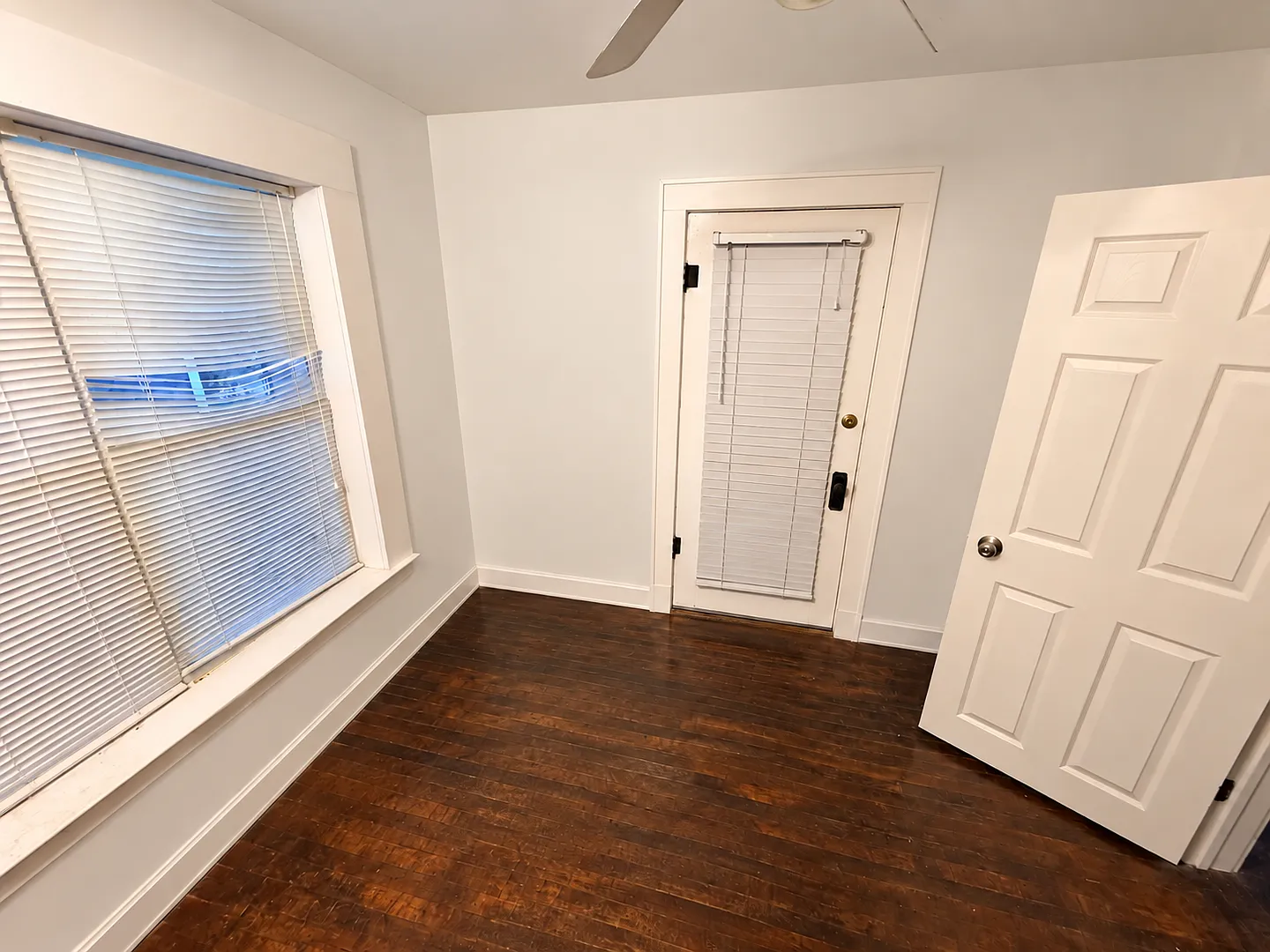 3 Bed 1 Bath HUGE Backyard 500+ Sq. Ft. Garage/Shop! — Photo 4