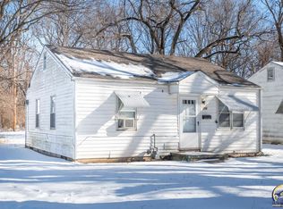 1208 SE Locust St, Topeka, KS 66607