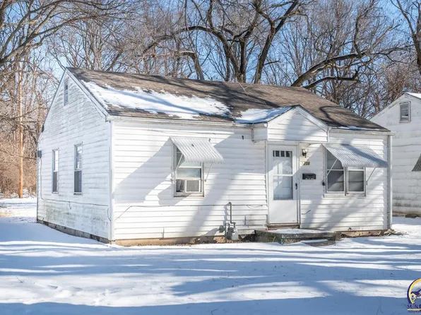 1208 SE Locust St, Topeka, KS 66607