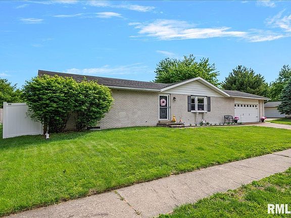 2nd image of 204 Buckhorn Dr