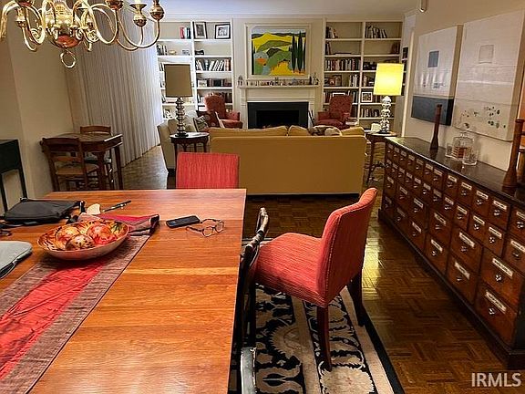 4th image of 1221 E Erskine Manor Hl