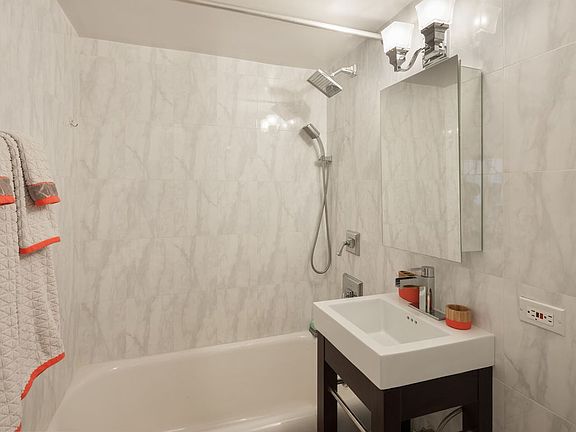 4th image of 312 E 42nd St #1711