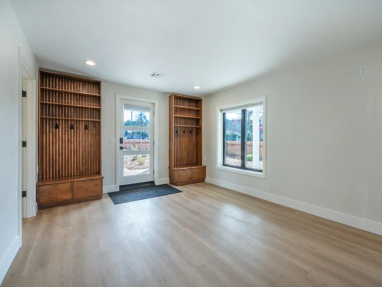 795 E 29th Ave — Photo 36