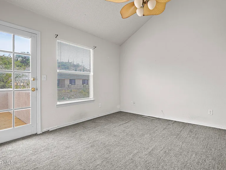 7481 Umbria Dr — Photo 18