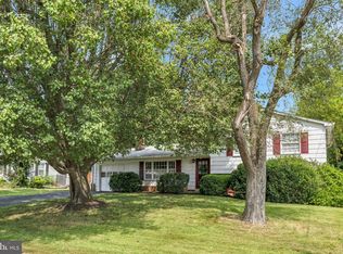 5706 Helmsdale Ln, Alexandria, VA 22315