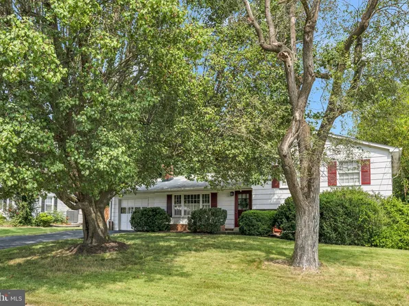 5706 Helmsdale Ln, Alexandria, VA 22315