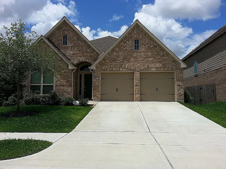 26226 Serenity Oaks Dr