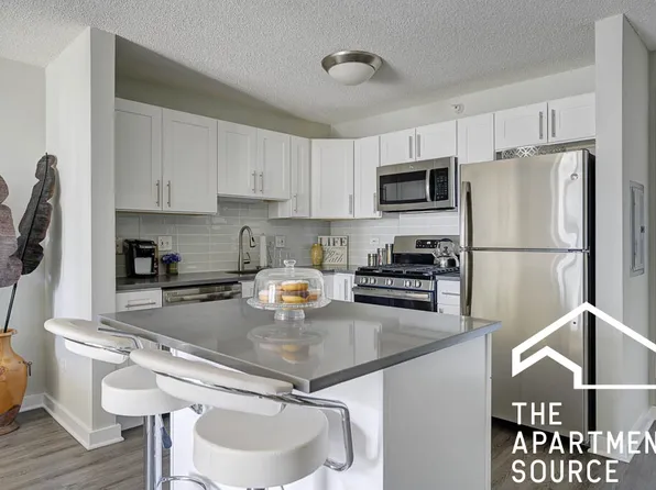 541 N State St #2, Chicago, IL 60654