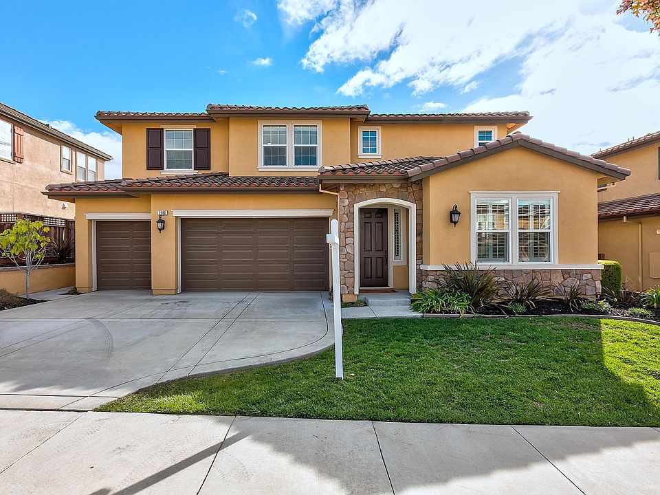 2nd image of 2500 Encanto Way