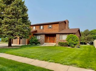 3004 Country Club Ln, Kearney, NE 68845