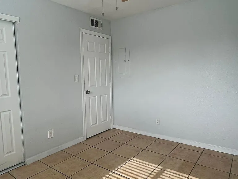 1636 W Garfield St #11 — Photo 7