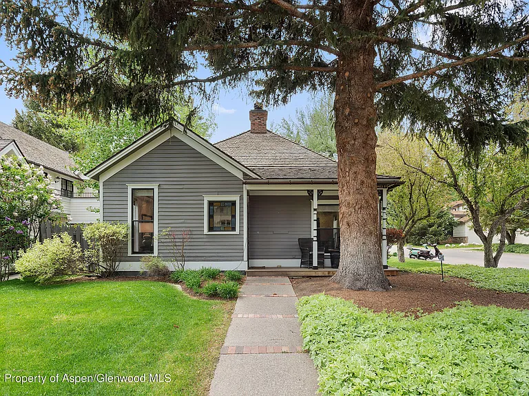 533 W Francis St — Photo 25