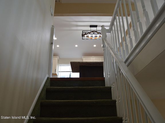 3rd image of 745 Maguire Ave
