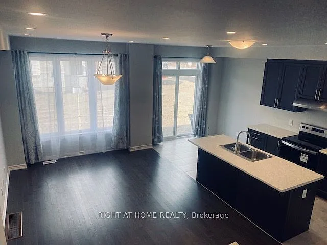 1093 Thompson Dr — Photo 1