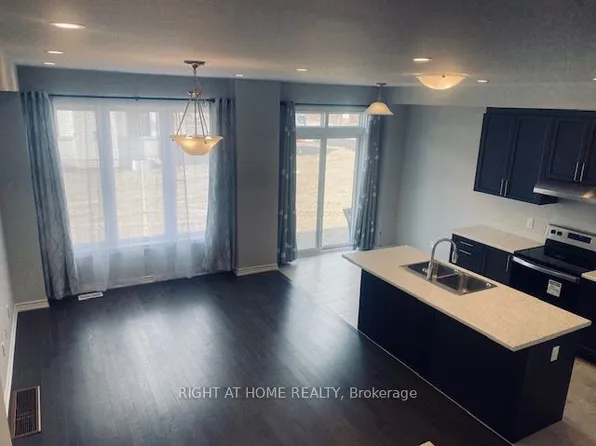 1093 Thompson Dr, Oshawa, ON L1L 0V5