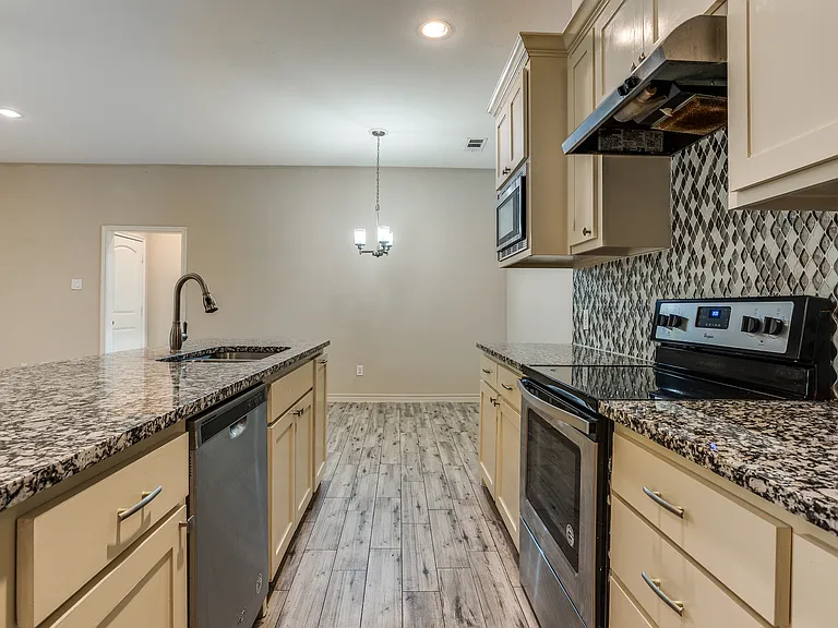 336 Austin Ave — Photo 17