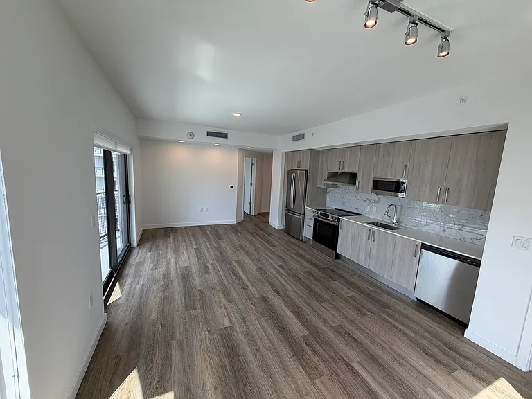 425 NW 6th St #B1 — Photo 4